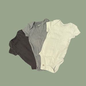 NEWBORN (0M) ONESIES: SET OF 3